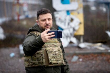 Zelenskyy visits frontline Ukrainian city weeks after Russia claimed it took control