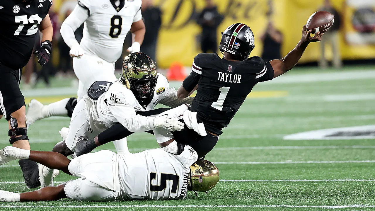 Mississippi State QB avoids disaster after appearing to suffer gruesome leg injury in Duke’s Mayo Bowl