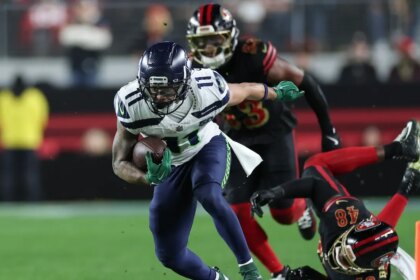 Seahawks secure top seed in NFC with dominant road win over 49ers