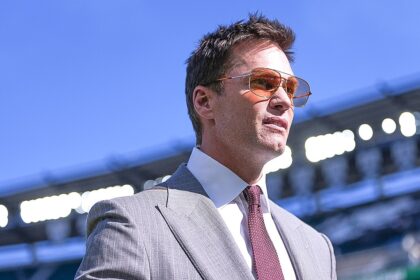 Tom Brady will help lead Raiders head coach search alongside GM, owner Mark Davis says