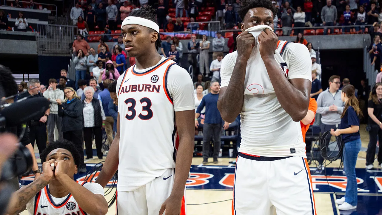Auburn fans shower officials with debris after wild buzzer-beater gets overturned