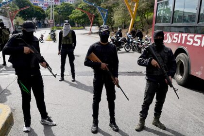 US warns Americans to leave Venezuela immediately as armed militias set up roadblocks