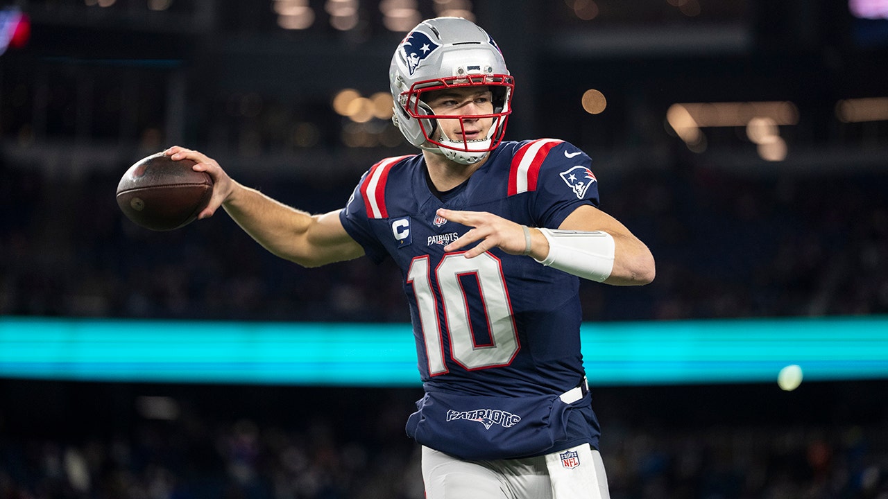 Patriots crush Chargers in Wild Card defensive slugfest, secure first playoff win since 2018