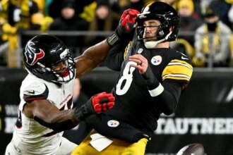 Texans defense suffocates Aaron Rodgers, Steelers in playoff win