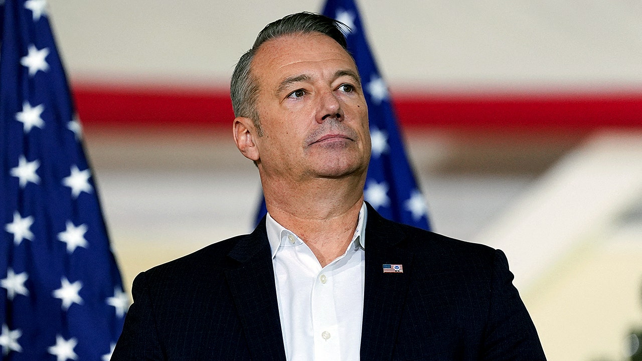 ICE head says agents facing ‘constant impediments’ after migrant seen ramming cars while trying to flee