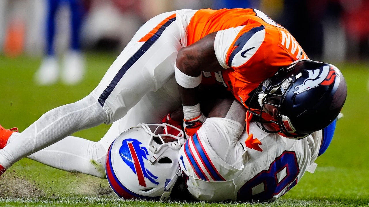 Bills doomed by bizarre interception in playoff loss to Broncos