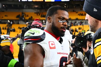 Texas star Azeez al-Shaair fined for pro-Palestine message on eye black: report