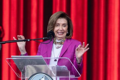 Nancy Pelosi faces social media backlash over behavior at Bob Weir tribute event