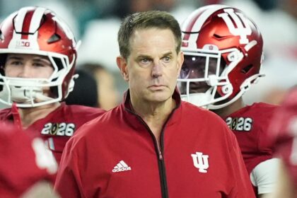 Indiana’s Curt Cignetti complains about lack of calls against Miami during halftime of national title game