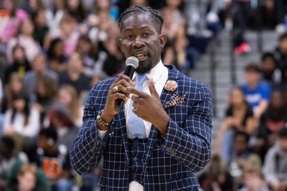 Former Des Moines schools chief pleads guilty to falsely claiming US citizenship and gun charge