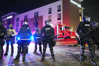 Anti-ICE agitators arrested outside Minnesota hotel as police declare unlawful assembly: ‘No longer peaceful’