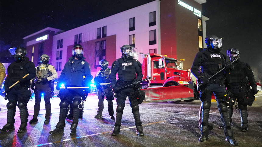 Anti-ICE agitators arrested outside Minnesota hotel as police declare unlawful assembly: ‘No longer peaceful’