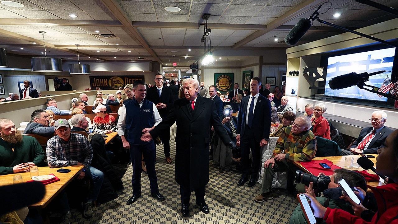 Iowa man stops Trump at restaurant with unexpected request before speech