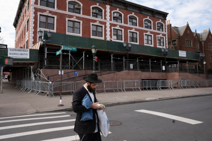 Driver rams car repeatedly into doors of NYC Jewish site, suspect detained