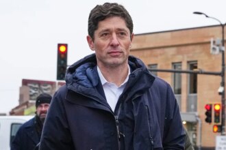 Minneapolis mayor to visit DC to push for end of ‘unlawful ICE operations’ after Trump’s blunt warning