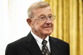 Legendary college football coach Lou Holtz enters hospice care: report