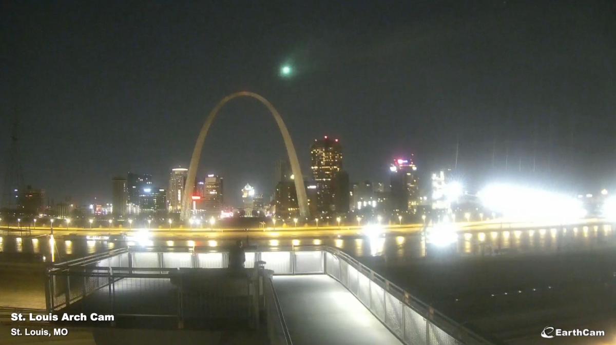 Meteor streaks over St. Louis’ iconic Gateway Arch on NYE: ‘Hard to beat that timing’