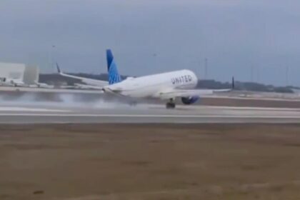 Wild video shows United flight suffering ‘mechanical issue’ upon landing at Orlando airport