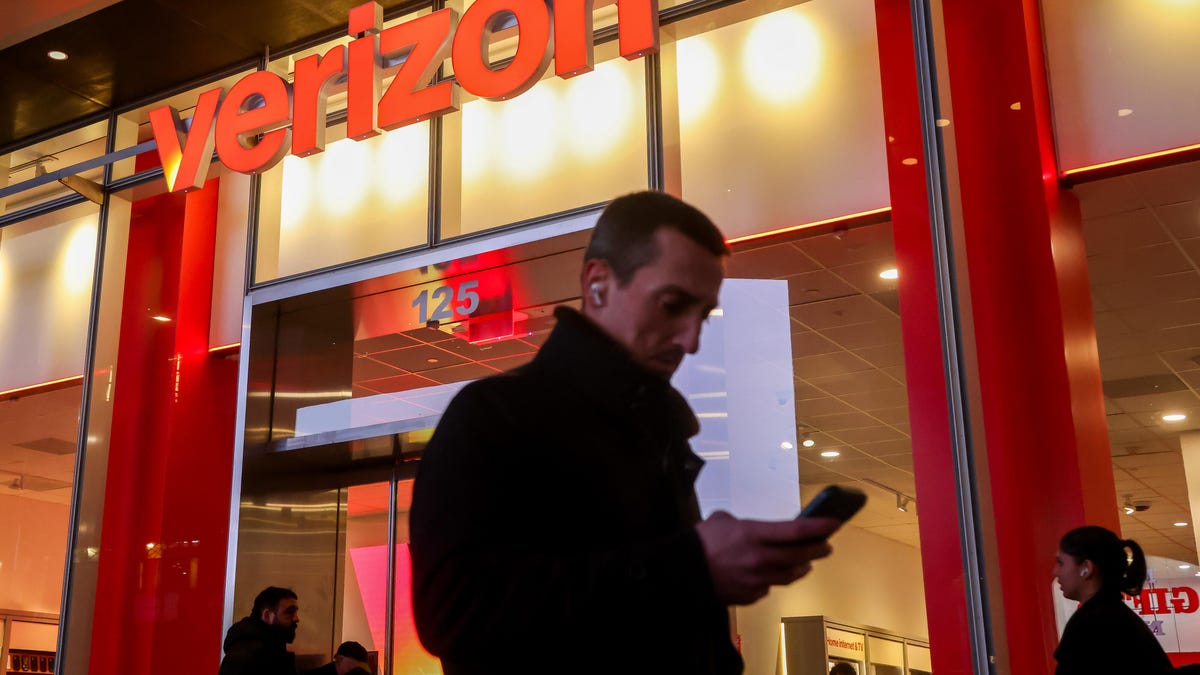 The FCC Wants Your Help With Its Investigation Into the Verizon Outage