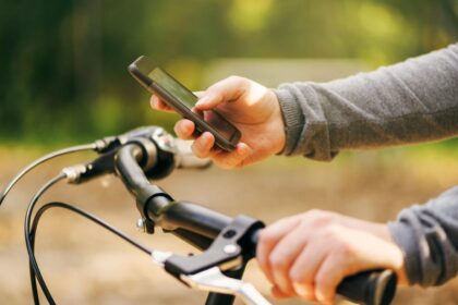 Google Maps Brings Gemini Navigation to Walking and Cycling