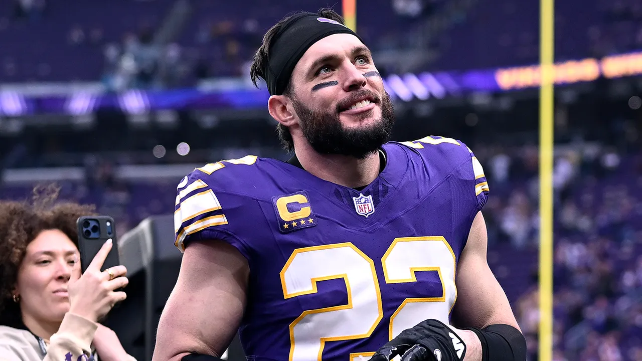 Vikings’ Harrison Smith, CJ Ham get emotional in speech to teammate as retirement decisions loom