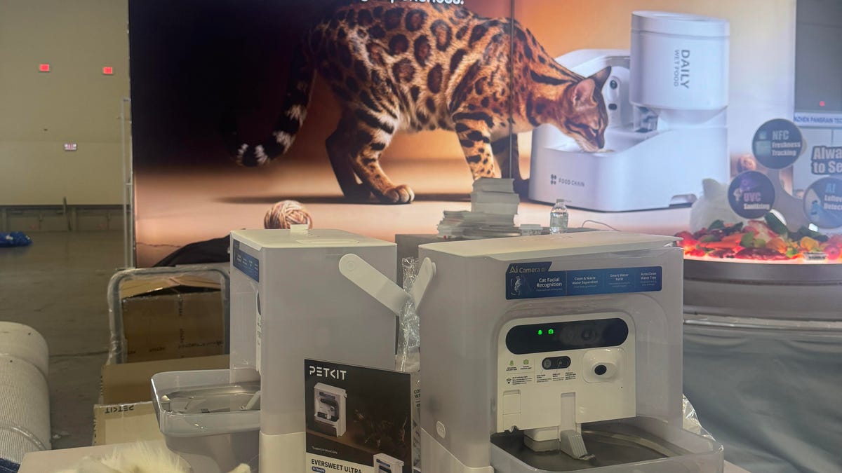 Petkit’s Automatic Wet Pet Food Dispenser Is Unlike Anything Else I’ve Seen at CES