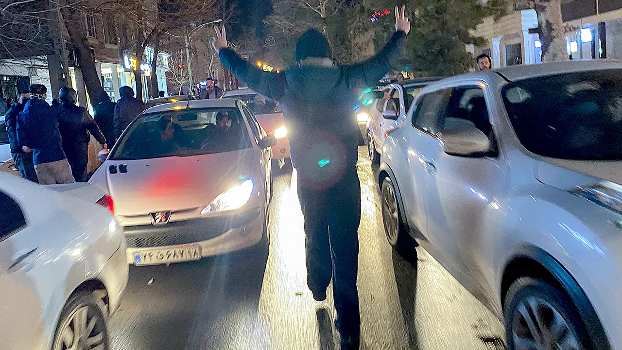 Iran on the brink as protesters move to take two cities, appeal to Trump