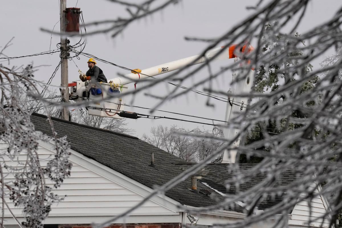 Tens of thousands of Americans enter 6th day without power as Southeast preps for wild winter storm