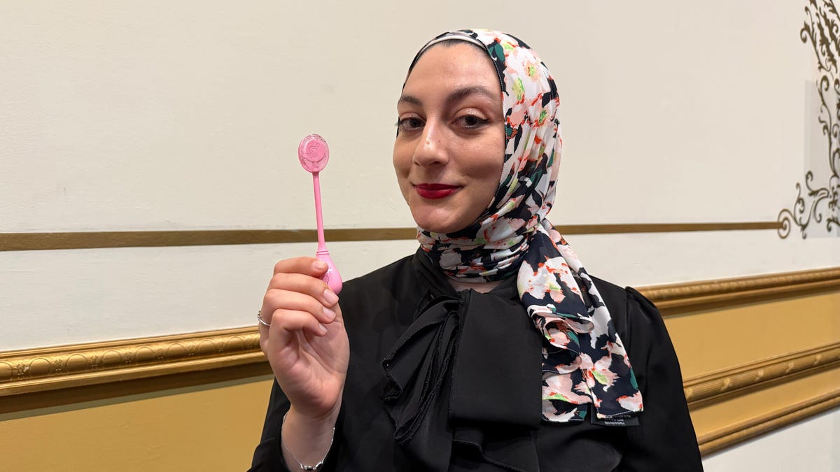 This Lollipop Plays Tunes In Your Head Using Bone Conduction. I Tried It and Was Floored