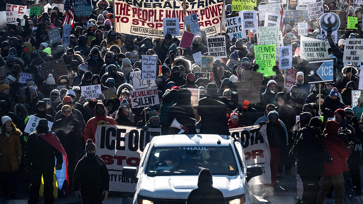 Minneapolis agitators protest ICE