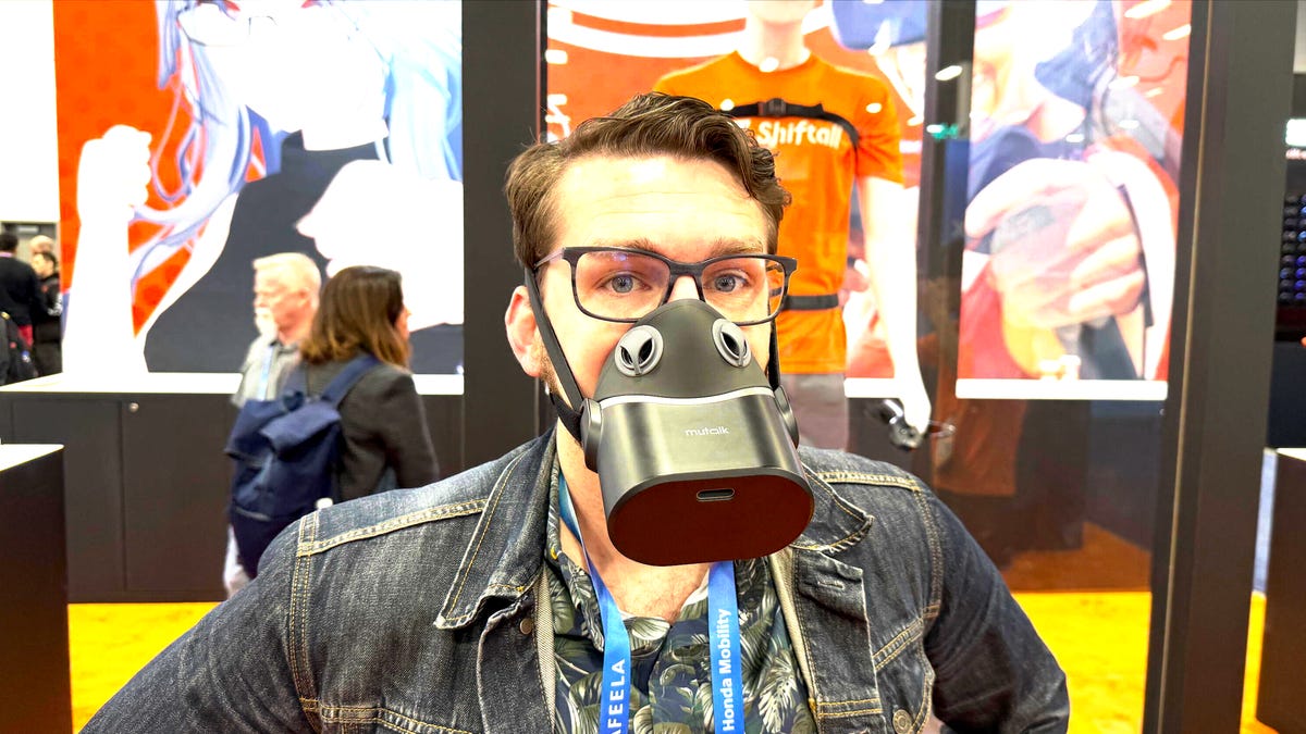 This Duck-Billed Microphone Protects Against Eavesdroppers, But It Sure Is a Look