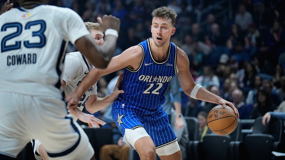 Franz Wagner drives to the basket