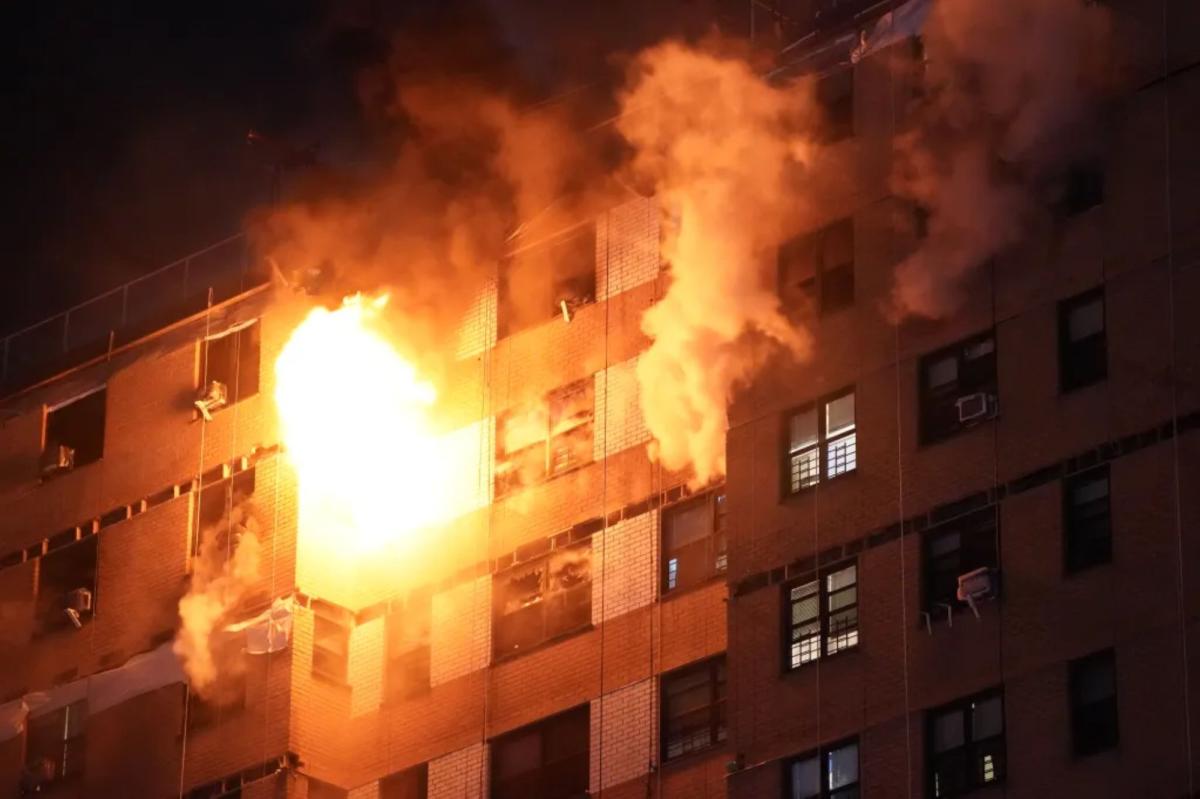 FDNY firefighters battle 4-alarm blaze on top floors of Bronx apartment