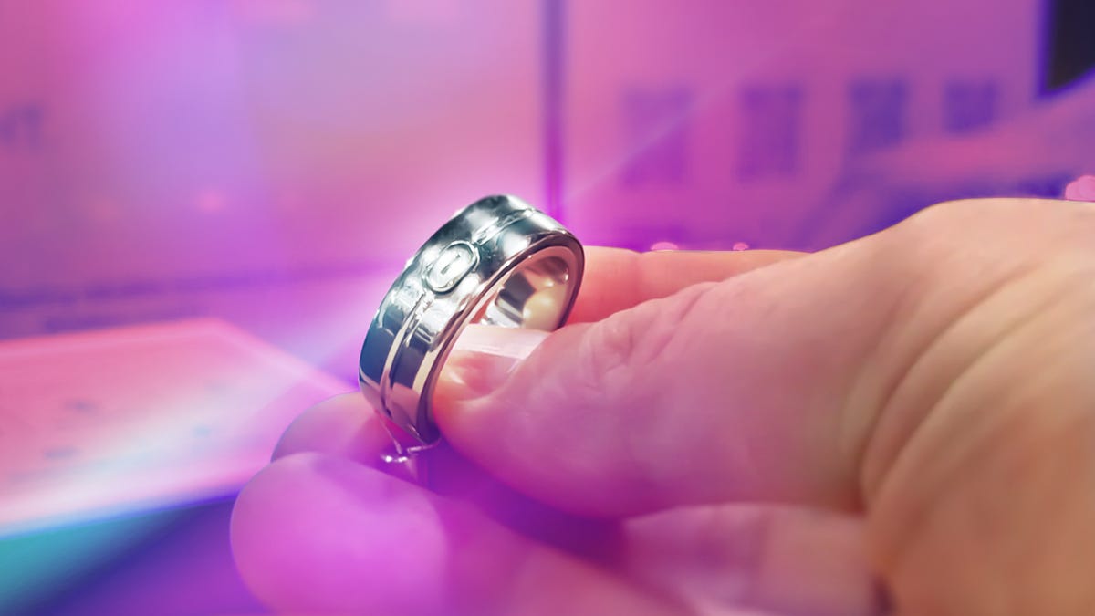 This Tiny Titanium Smart Ring Is Actually a Powerful AI Meeting Recorder