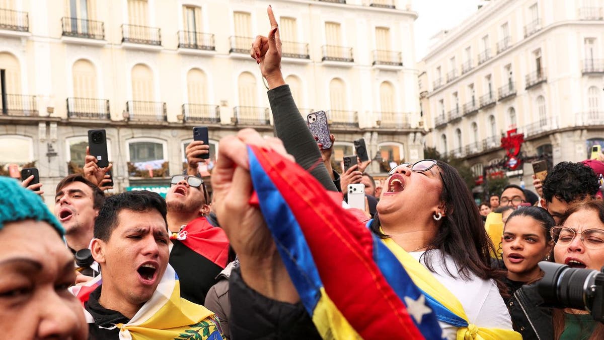 People in Madrid wave Venezuelan flags and celebrate following news of President Nicolás Maduro’s capture.