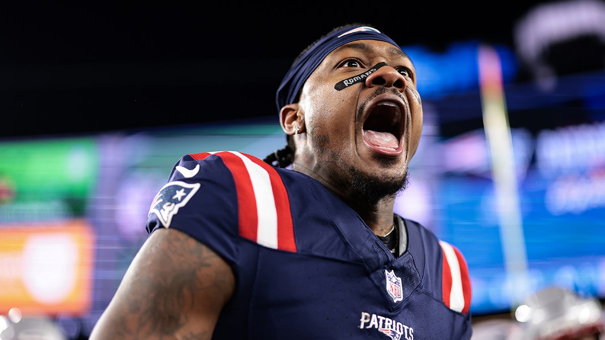 Stefon Diggs yells on field