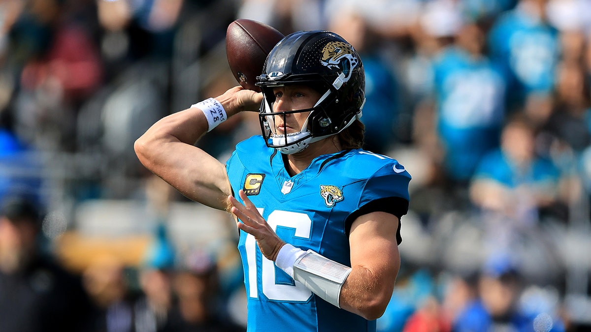 Trevor Lawrence pass