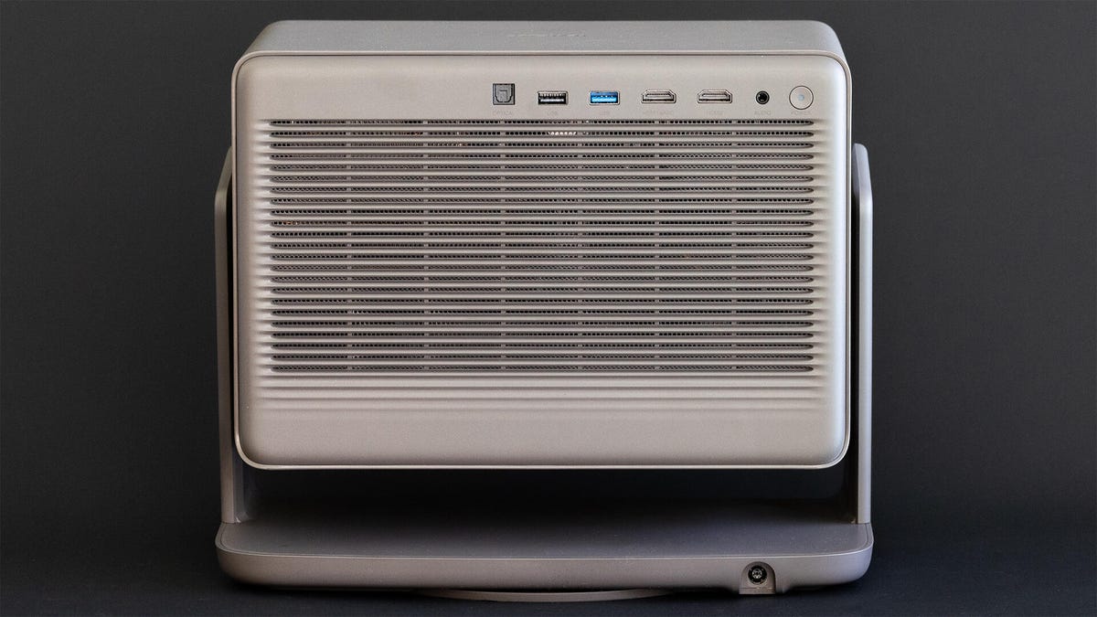 Xgimi Horizon 20 Max Review: Projector’s So Bright, Gotta Wear Shades