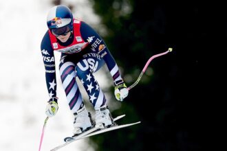 Lindsey Vonn trains with knee brace after completely rupturing ACL one week before Olympic return