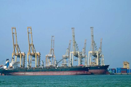 Iran seizes oil tankers, threatens ‘massacre’ in Strait of Hormuz hours before US talks