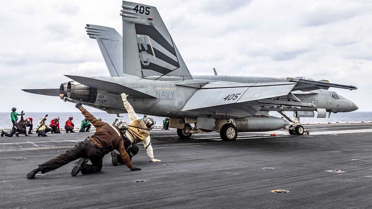 F/A-18E Super Hornet takes off from USS Abraham Lincoln
