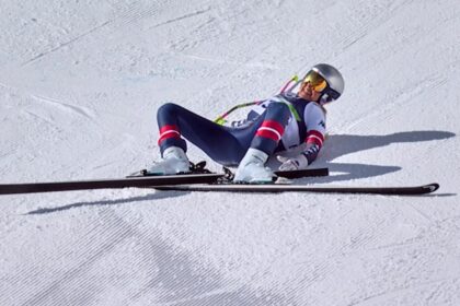 Lindsey Vonn undergoes surgery for leg fracture after hard crash during Olympic run