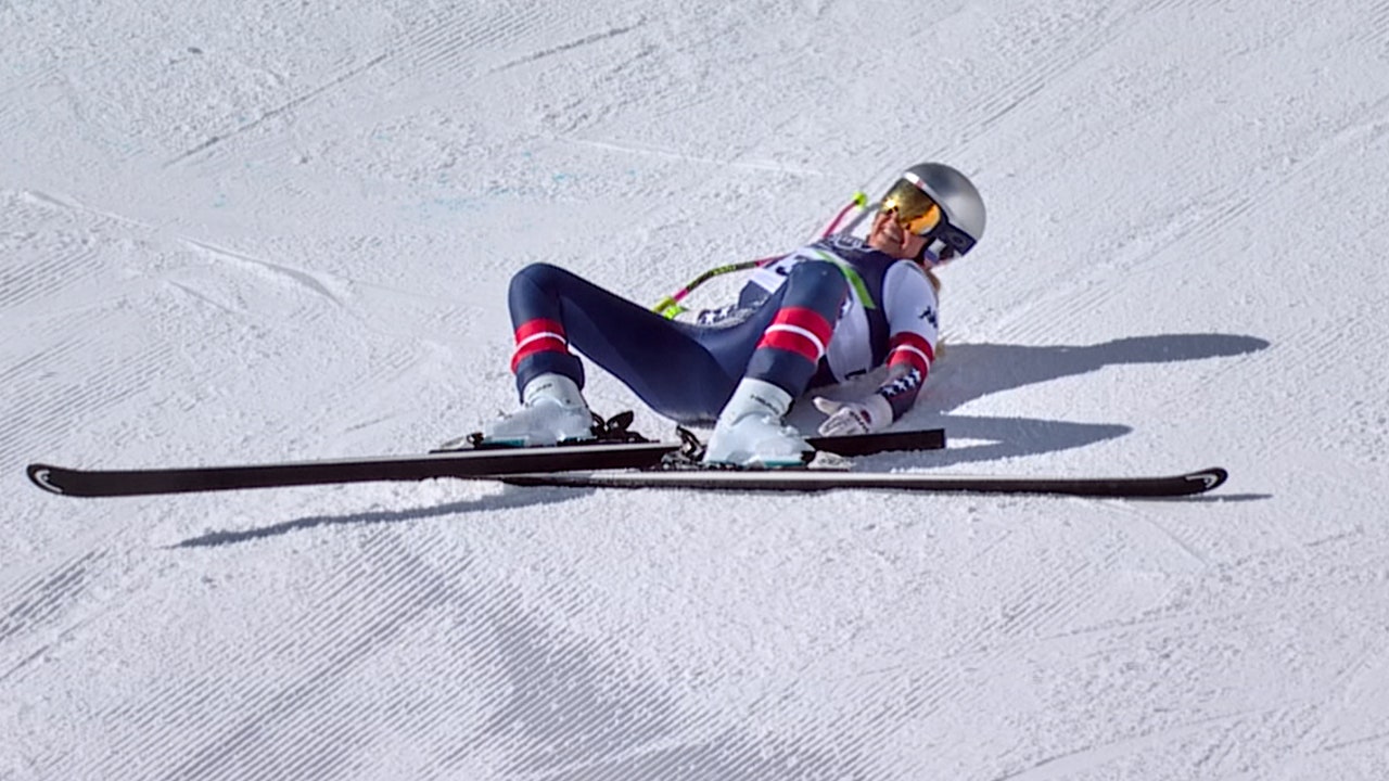 Lindsey Vonn undergoes surgery for leg fracture after hard crash during Olympic run