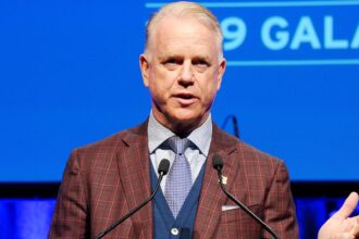 Ex-NFL star encourages American Olympians to ‘pipe down’ and ‘respect the flag’