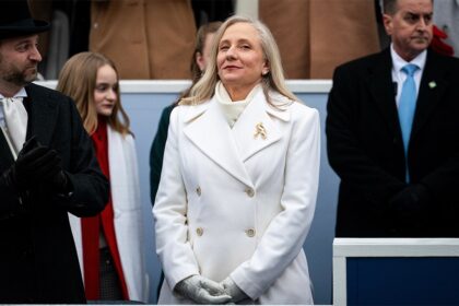 Democrats push ‘unconstitutional power grab’ that could flip GOP seats and more top headlines