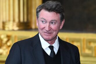 Ex-NHL star dismisses critics of Wayne Gretzky’s relationship with Trump