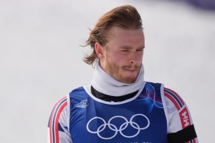 Norwegian skier has epic meltdown after costly error with Olympic gold in sight during slalom event