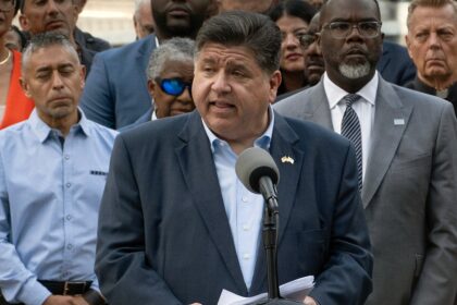 Duffy gives Illinois 30-day ultimatum after audit finds 1 in 5 noncitizen truck licenses issued illegally