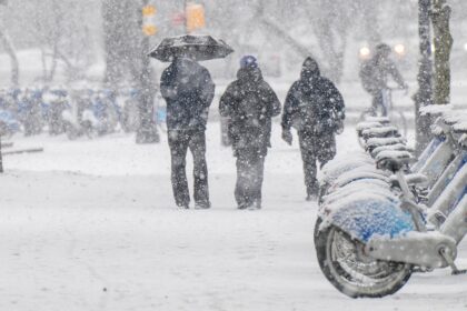 NYC seeks emergency snow shovelers for blizzard, requires IDs not needed to vote
