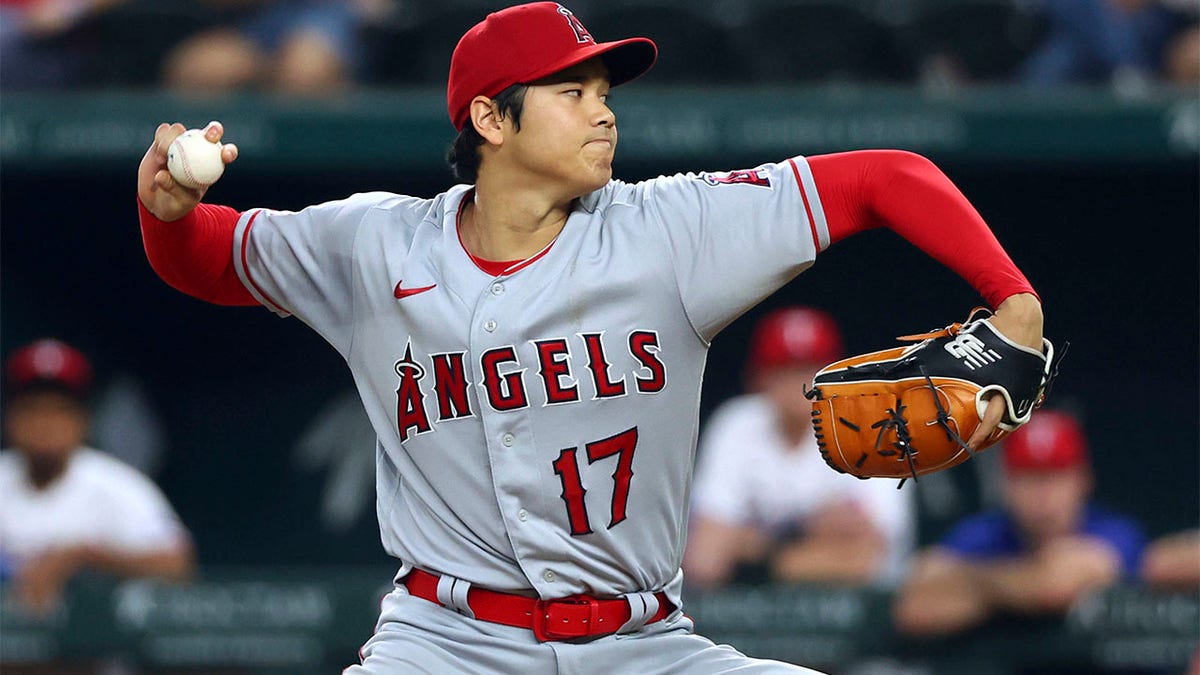 Shohei Ohtani throws pitch
